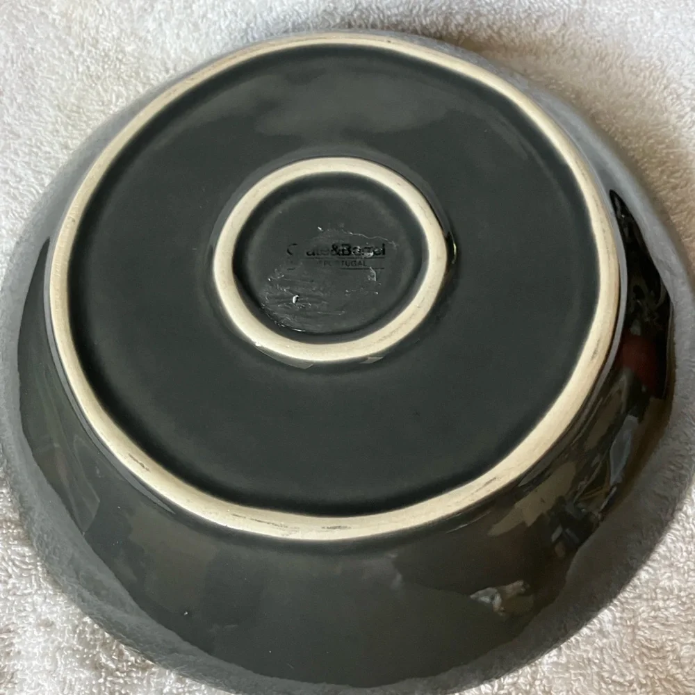 Elegant Crate and Barrel 9 1/4” Gray Marin Bowl